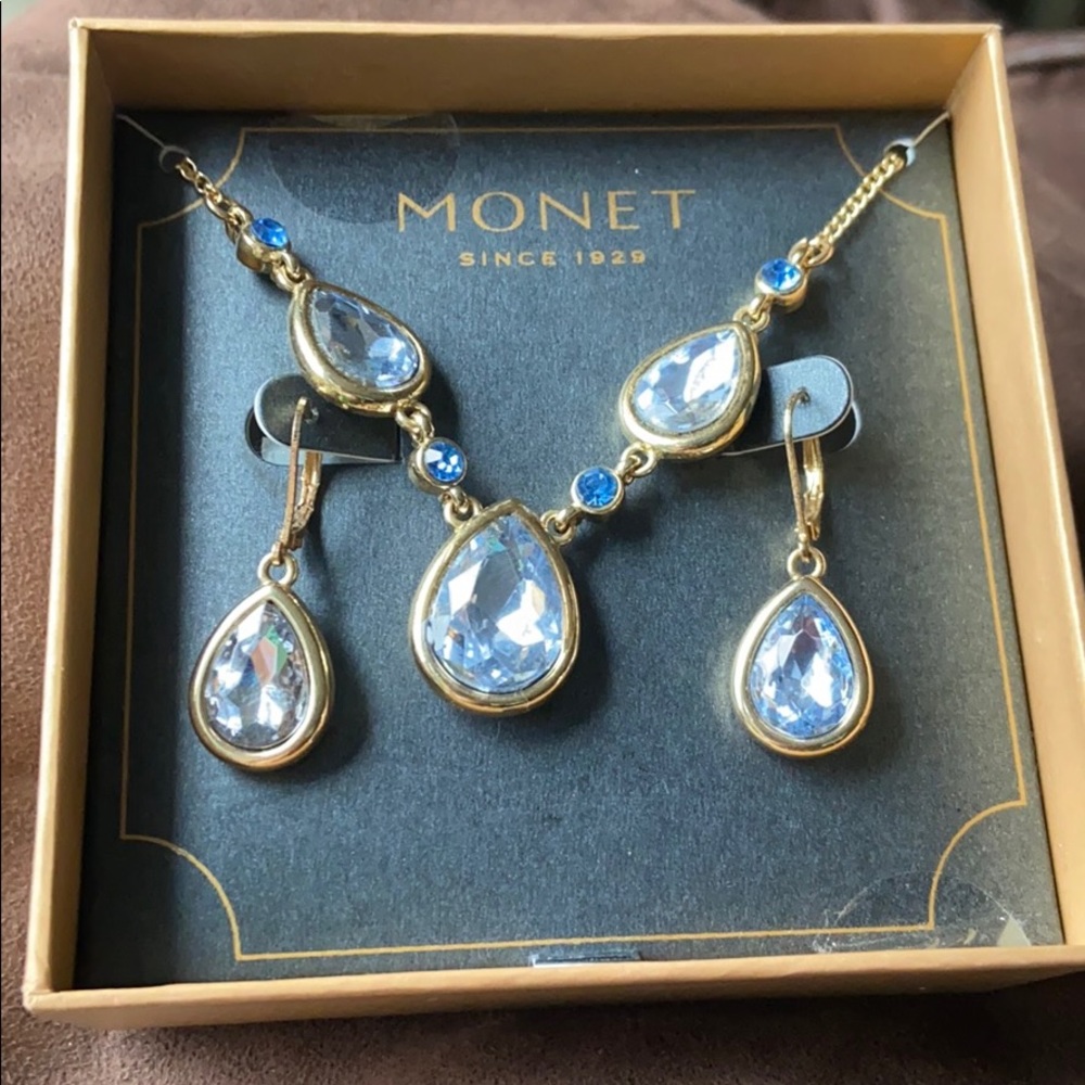 Brand New Boxed Monet Necklace Earring Set